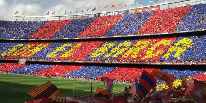 les-supporters-barcelone-debout