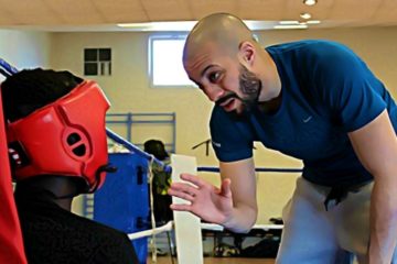 hamza donne des cours boxe aux enfants