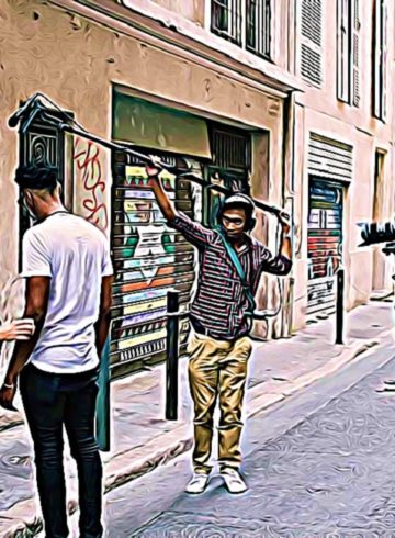 Loin du tumulte des grosses productions qui ont jeté leur dévolu sur la cité Phocéenne, le cinéaste indépendant Nawyr Haoussi Jones raconte son Marseille à lui. Ce réalisateur de 32 ans décrit dans ses films les difficultés de son quartier, et porte haut la voix de ceux qu’on n’entend peu.