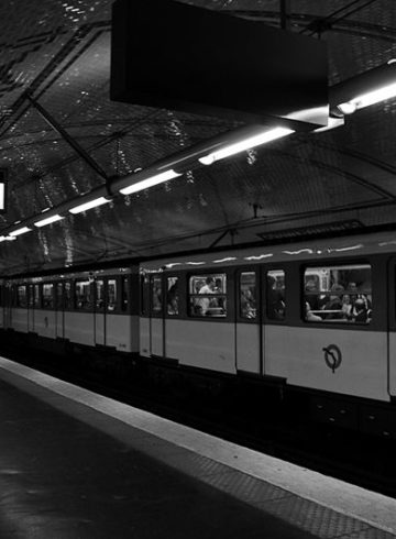 métro à Paris noir et blanc