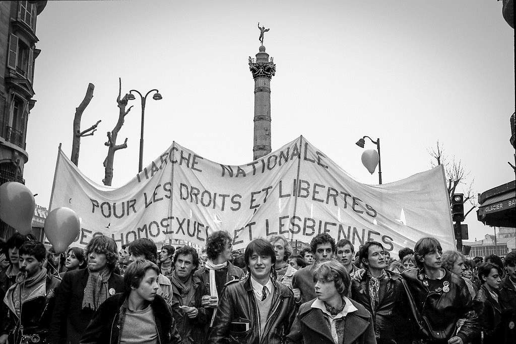 Les adolescents ayant des rapports sexuels avec vieil homme