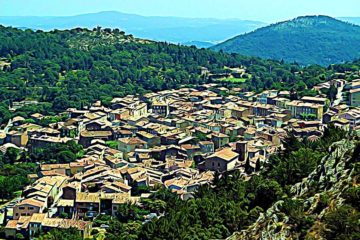 La commune Garde-Freinet qui a élu maire le sondeur et journaliste Alfred Max